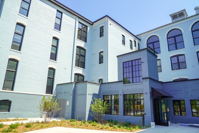 entry - 37th St School Senior Apartments