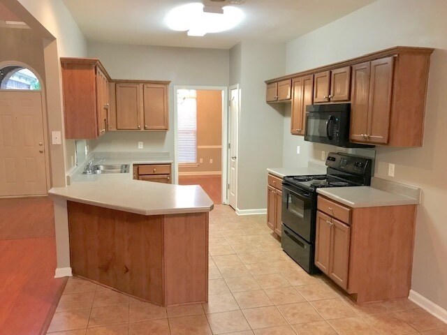 Building Photo - Fantastic Home In A Great Location! Spacio...