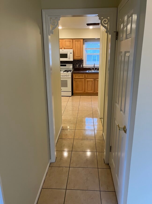 Building Photo - 154 Bayshore Dr