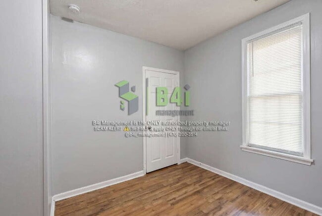 Building Photo - 560 Radcliff Ave