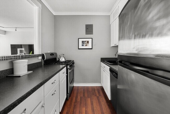 Building Photo - 65 E India Row