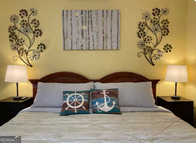 Building Photo - 2817 Evergreen Pl