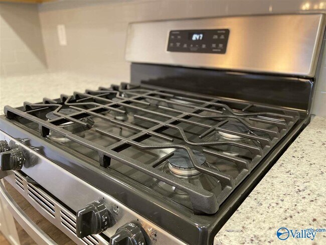 Building Photo - 440 Legend Oak Way SW