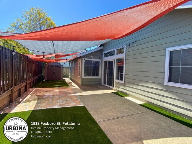 Building Photo - Darling Petaluma East Side Home with RV Pa...
