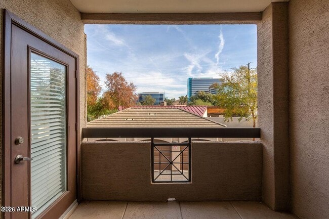 Building Photo - 420 W 1st St