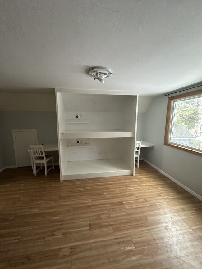 Building Photo - 9 S 160th Ave