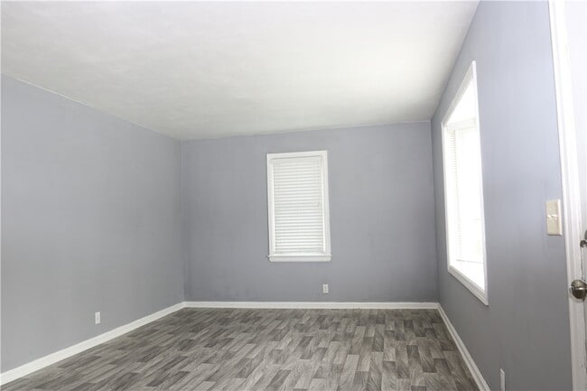 Building Photo - 175 English Rd