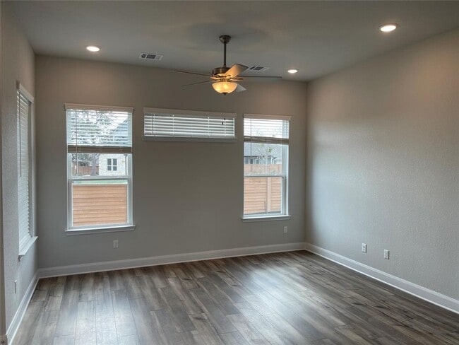 Building Photo - 122 Revere Dr