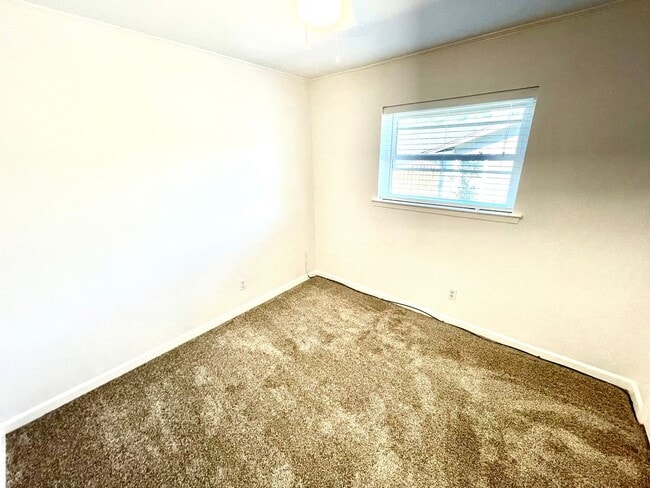 Building Photo - 201 E Fuller Dr