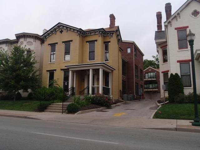 Building Photo - 275 S Limestone