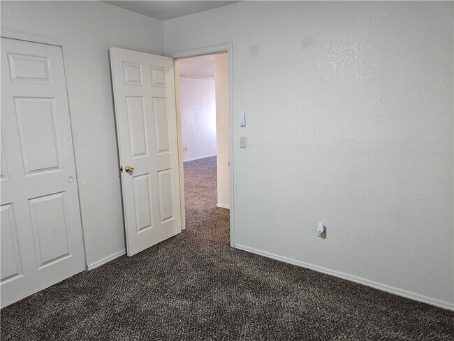 Building Photo - 813 Gemstone Ave