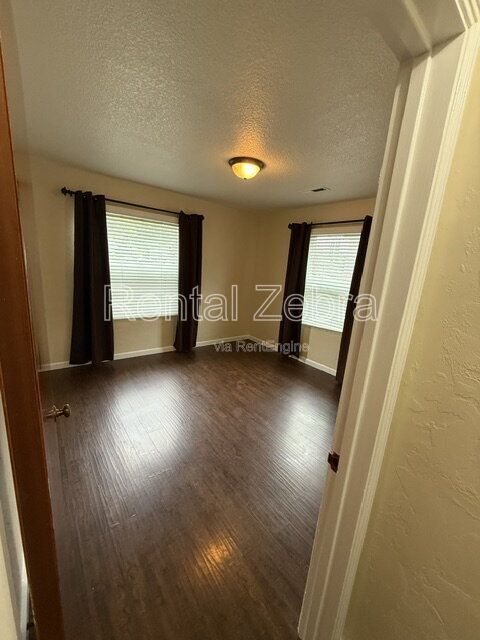 Building Photo - 1421 W 21st St