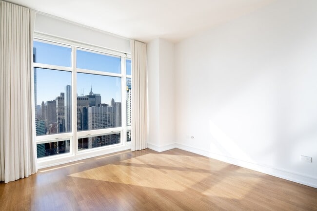 Building Photo - 151 E 58th St