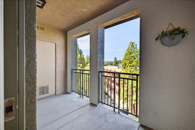 Building Photo - Regent on the Park - 4th floor 2 bedroom