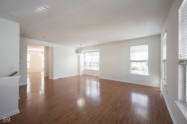 Building Photo - 9009 Mercer Dr