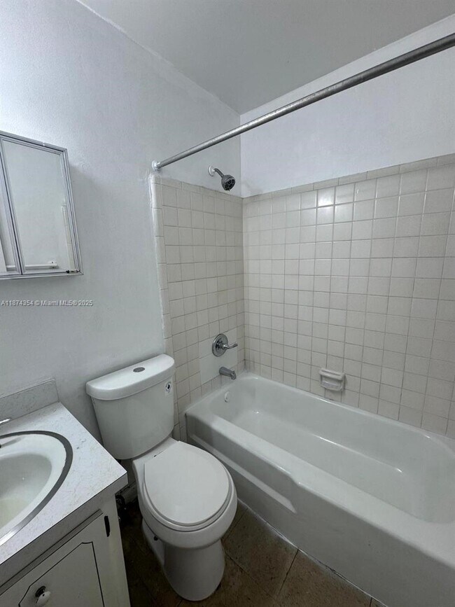 Building Photo - 182 W 28th St