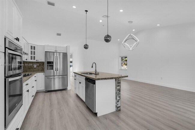 Building Photo - 425 SW 198th Terrace