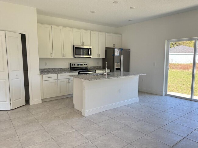 Building Photo - 6365 SW 156th Pl