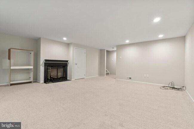 Building Photo - 166 Camber Ln