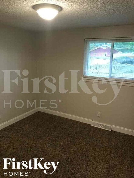 Building Photo - 5044 N Bellaire Ave