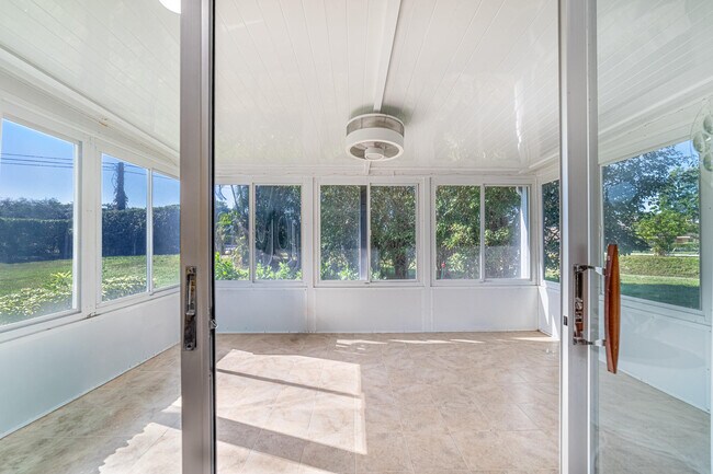 Building Photo - 2920 SW 15th St