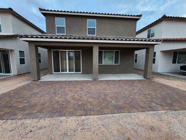 Building Photo - 125 Parliament Canyon