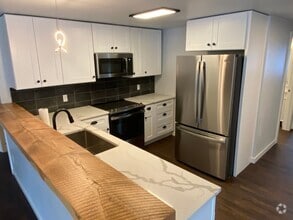 Building Photo - Custom Built Upstairs Private Apartment in...