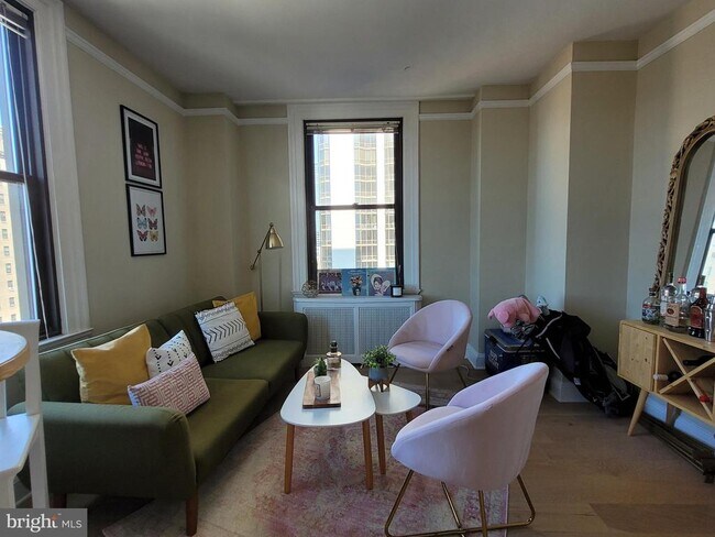 Building Photo - 2031 Locust St