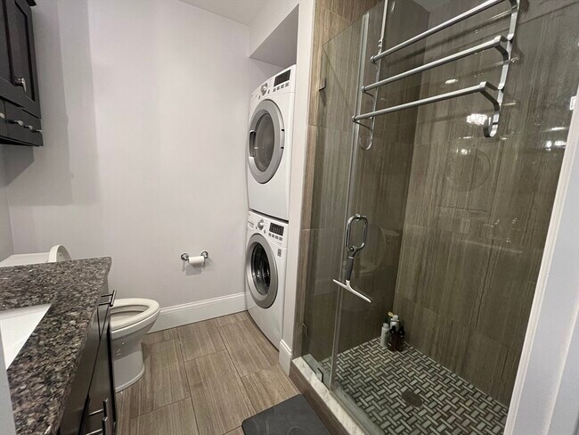 Building Photo - 563 Broadway