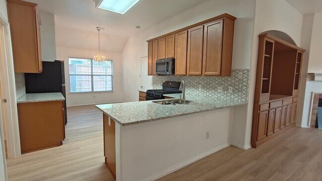 Building Photo - 11171 Mansfield Dr