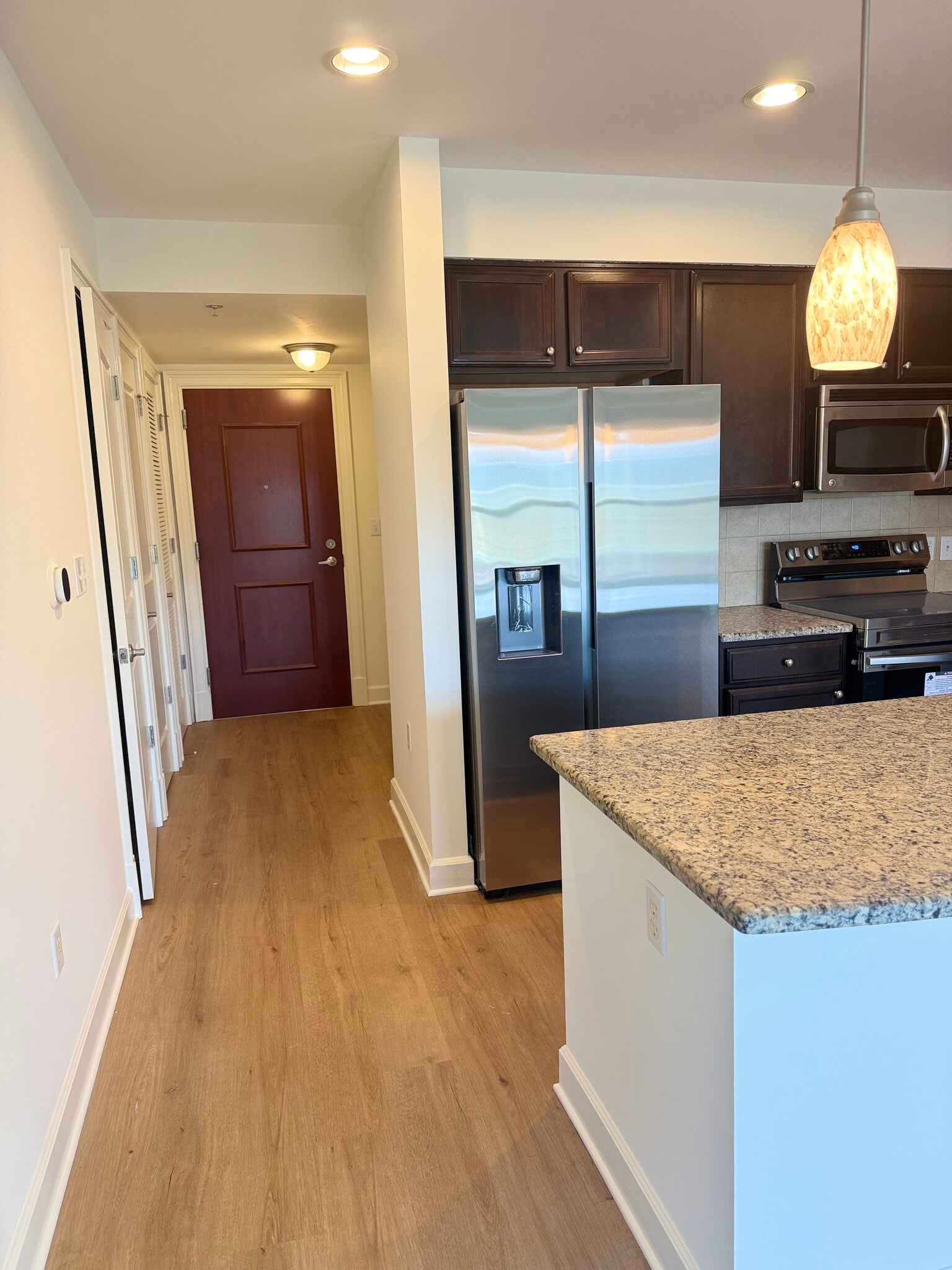 Building Photo - 200 River Vista Dr