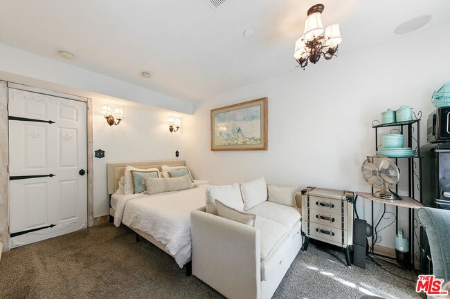 Building Photo - 2851 Seabreeze Dr