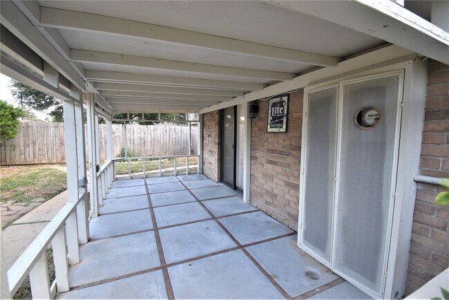 Building Photo - 18058 Brooknoll Dr