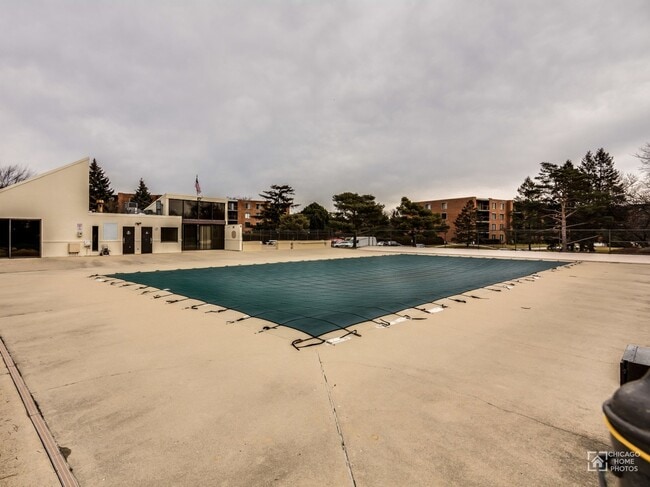 Building Photo - 1515 E Central Rd