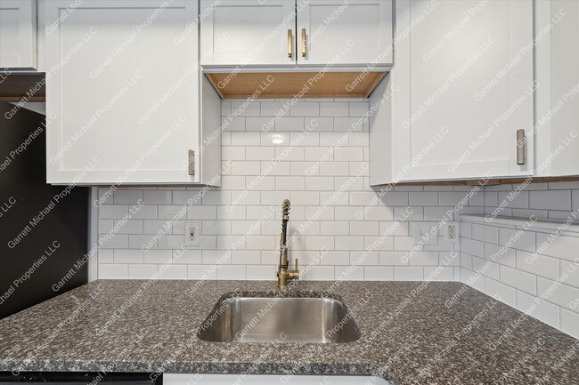 Building Photo - Fully Remodeled 4-Bedroom Home in Desirable Neighborhood in Pontiac for Rent!