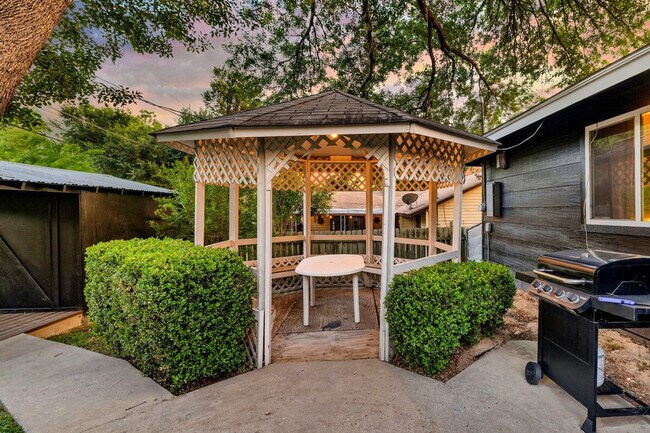 Building Photo - 4807 Carsonhill Dr