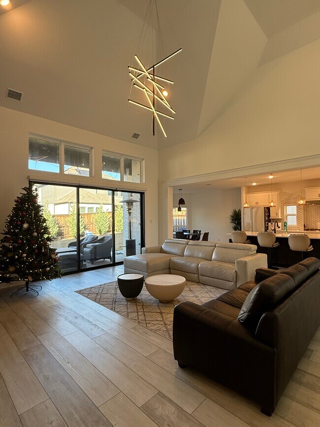 Building Photo - 2832 Fountain Park Dr