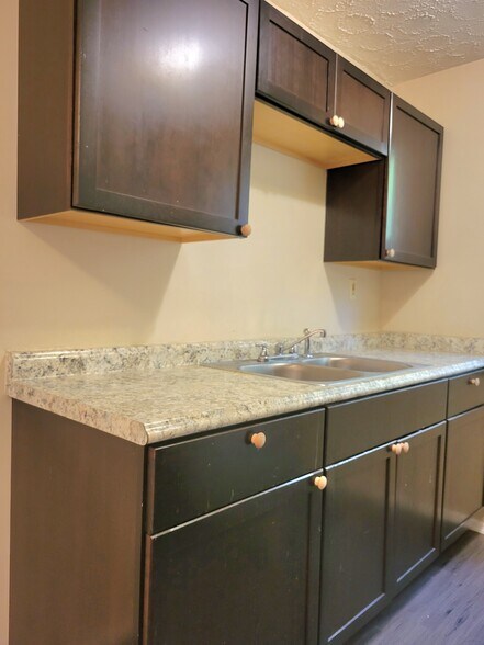 Kitchen - 2936 W McMicken Ave