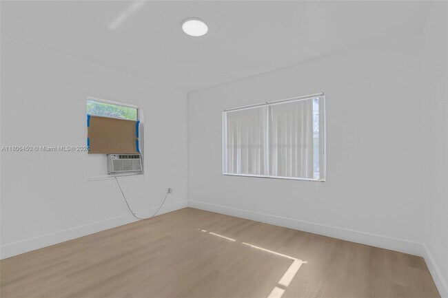 Building Photo - 1315 NE 146th St