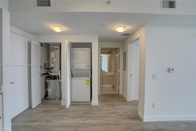 Building Photo - 1 br, 1 bath Condo - 4250 Biscayne Blvd 2783