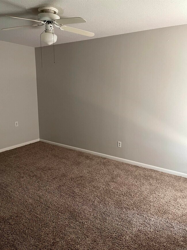 Building Photo - 1920 Kavanaugh Blvd