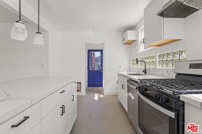 Building Photo - 4409 Victoria Park Dr