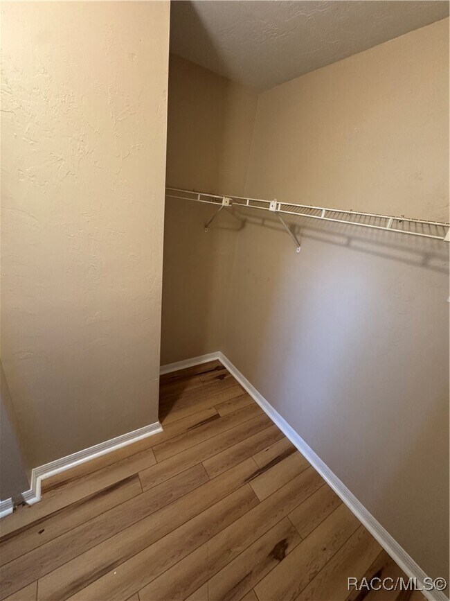 Building Photo - 790 E Gilchrist Ct