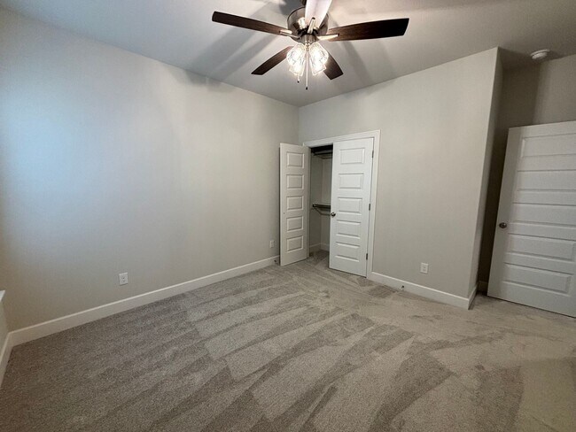 Building Photo - Cozy 4 Bedroom/2.5 Bath Home in a Wonderful Neighborhood