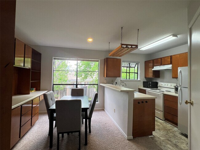 Building Photo - 7901 Cambridge St