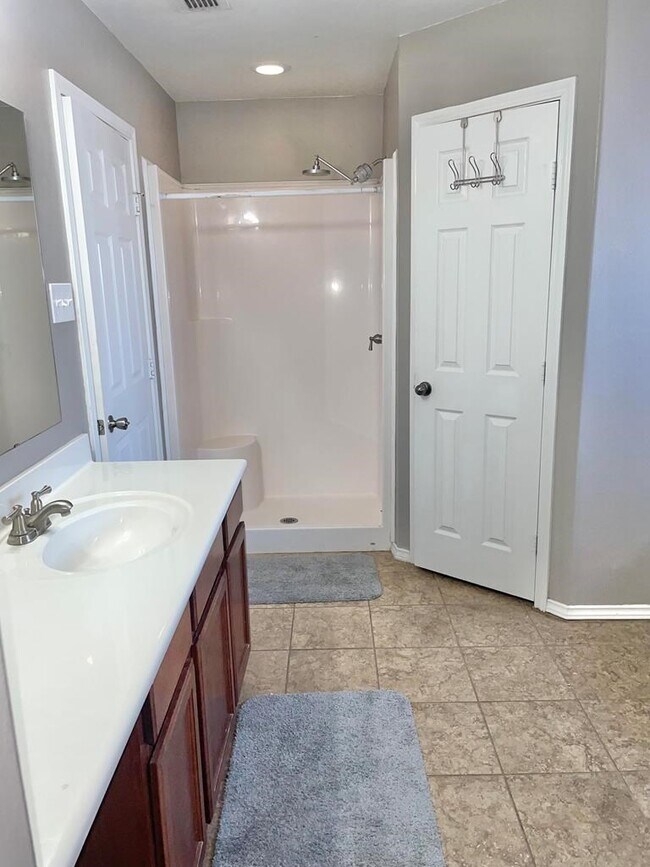Building Photo - 619 Cabrillo Dr