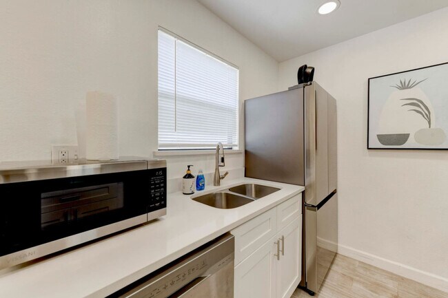 Building Photo - 8400 Jamestown Dr