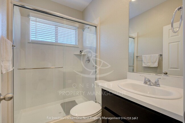 Building Photo - Stunning 4-bedroom, 3-bathroom Home in the heart of Lincoln!
