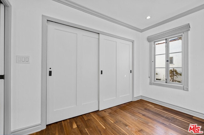 Building Photo - 8901 Rosewood Ave