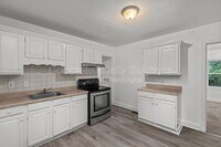 Building Photo - 147 Chambers Rd